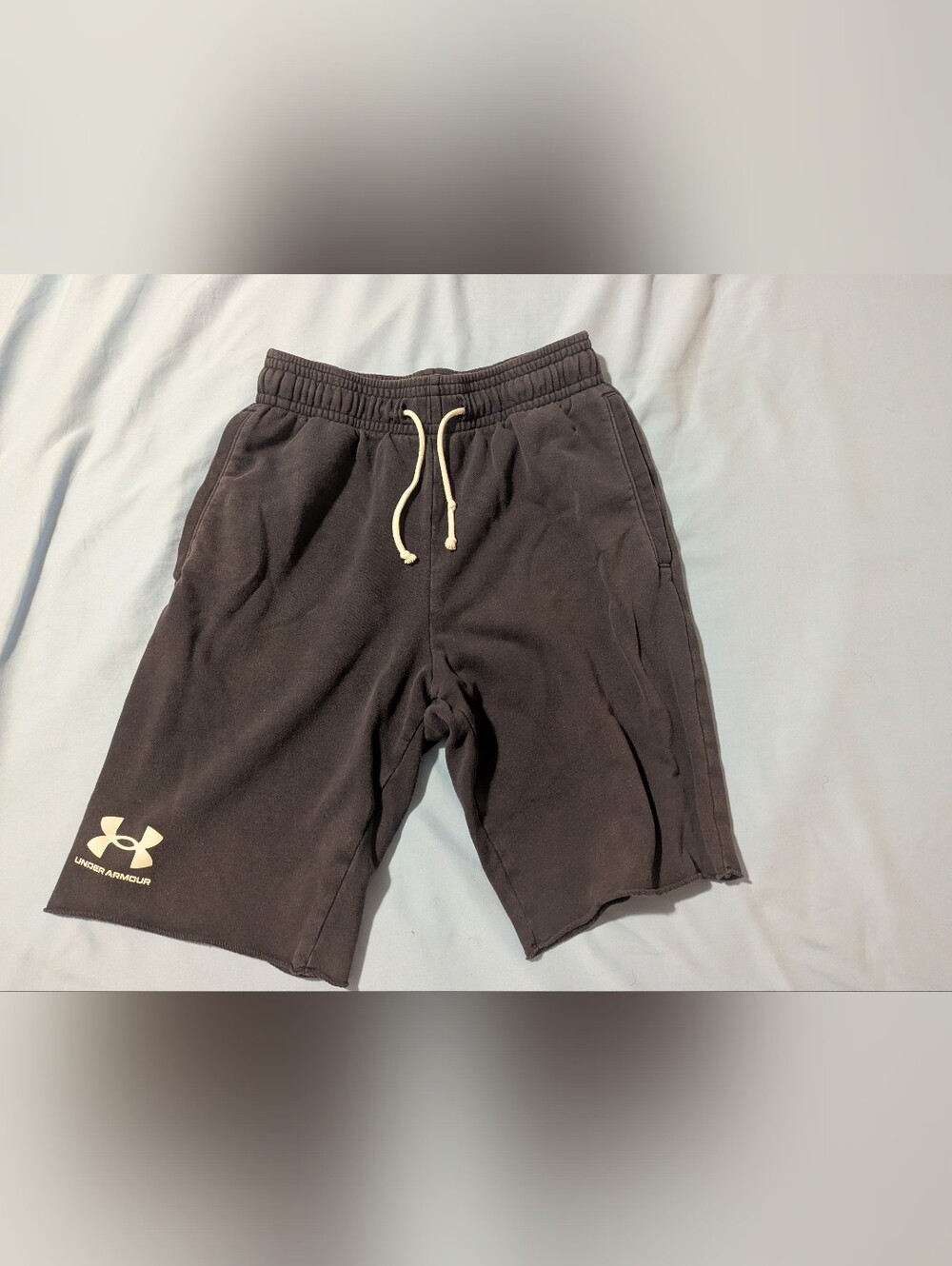 Under Armour Mens Black Sweatshorts with Cream Drawstring